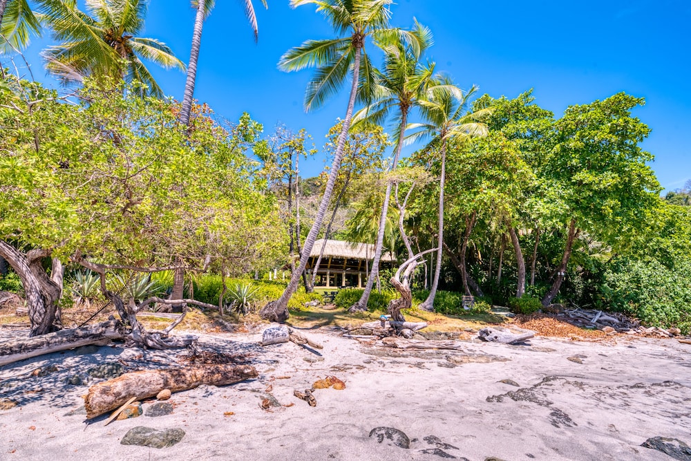 Ylang Ylang Beach Resort 69/78