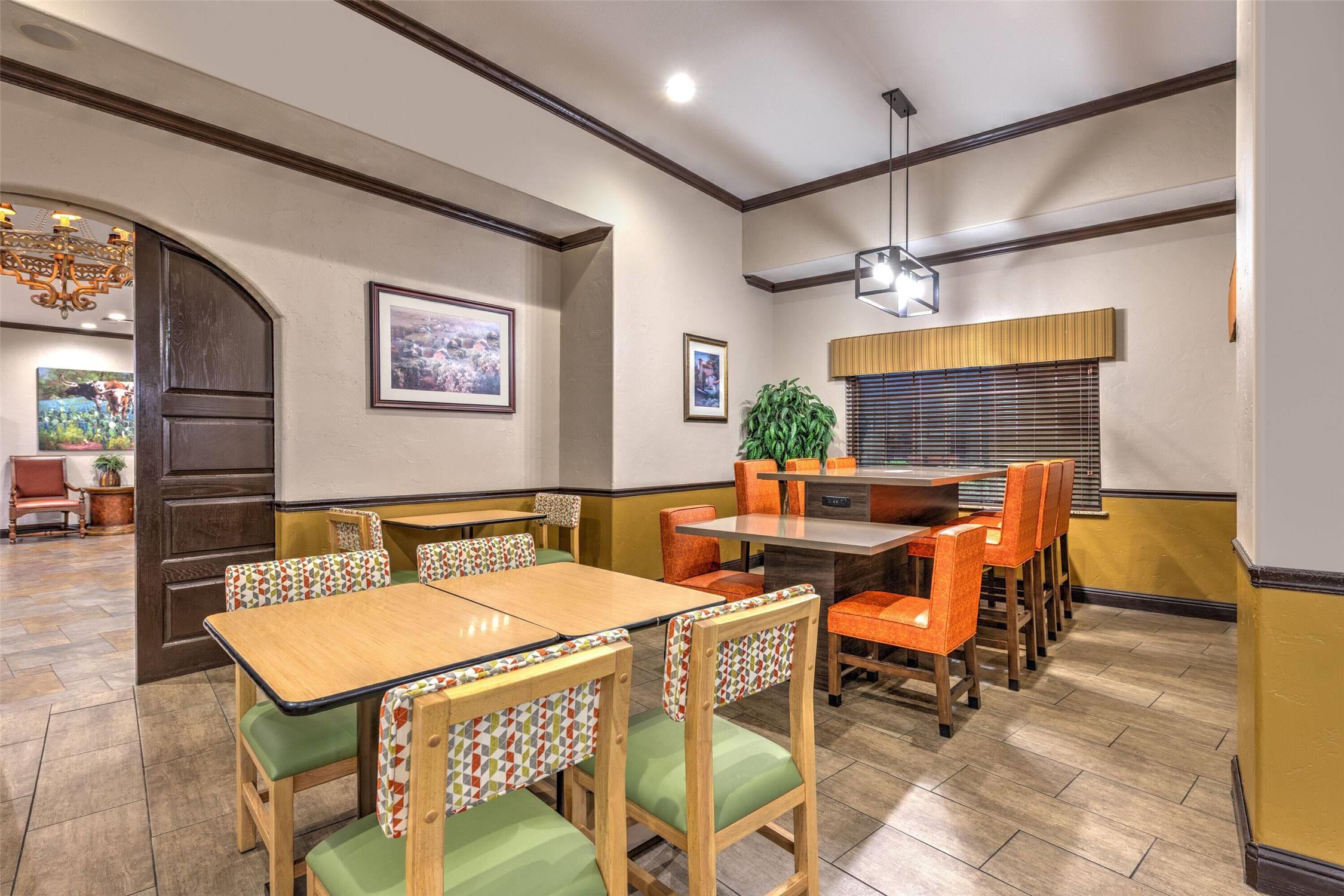 La Quinta Inn Suites Marble Falls 53/77