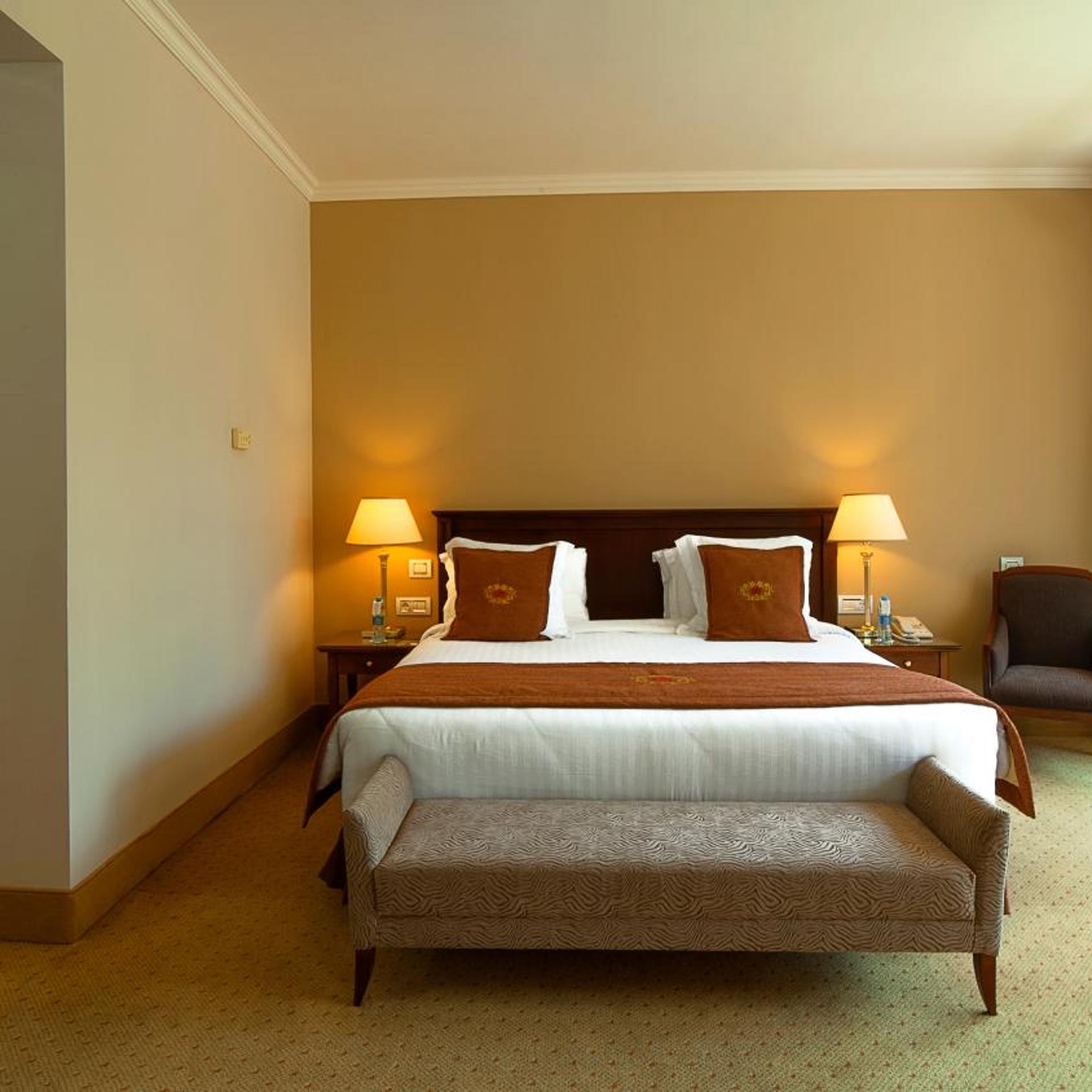 Superior, Double Bed, Garden and Street View