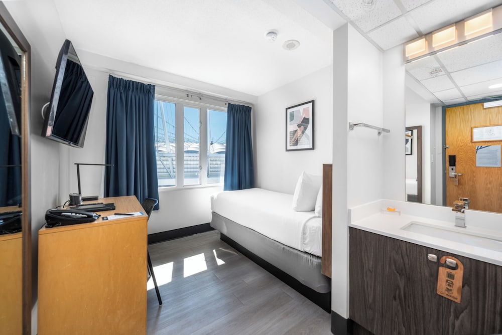 ROOM, SINGLE BED, SHARED BATHROOM