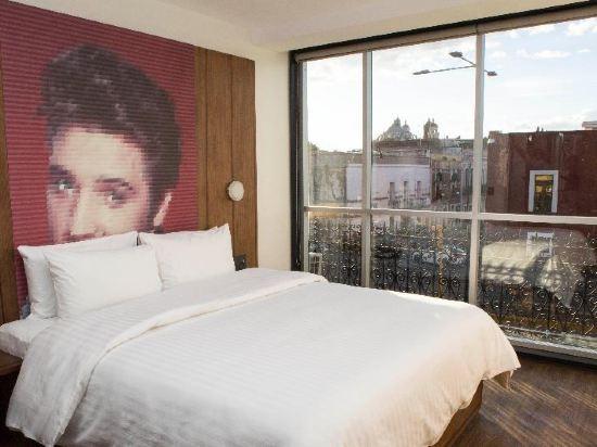Exterior, Double Bed
