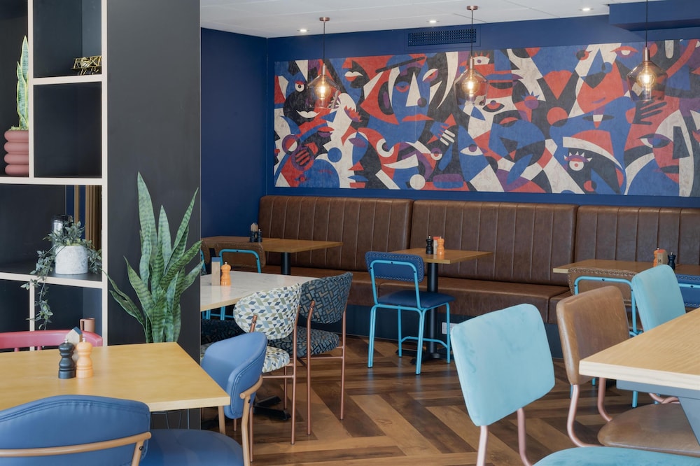 Travelodge Edinburgh Airport 15/24