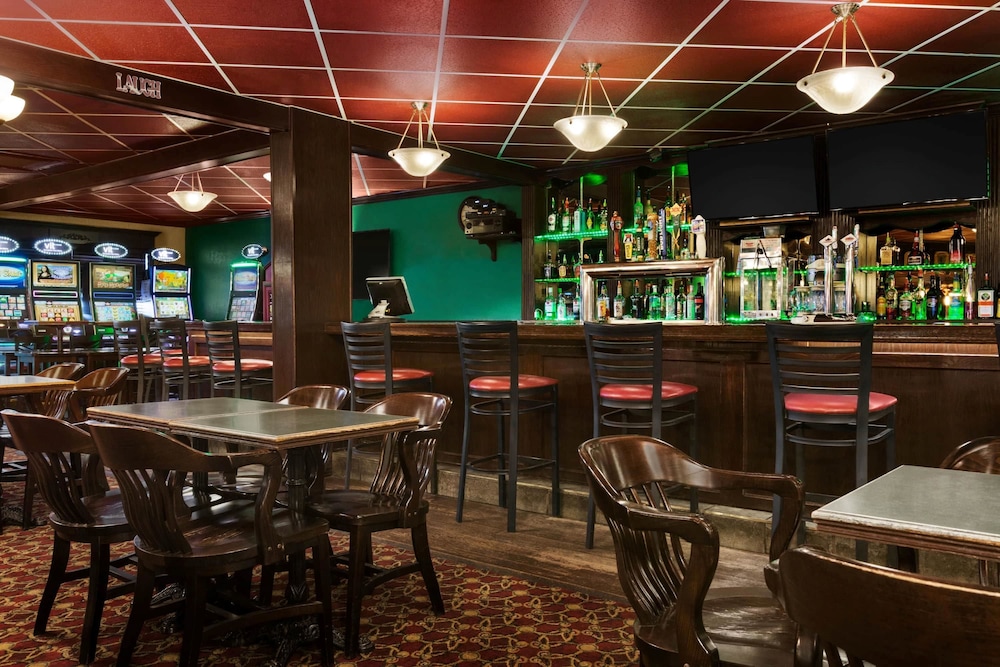Travelodge By Wyndham Lloydminster 26/33