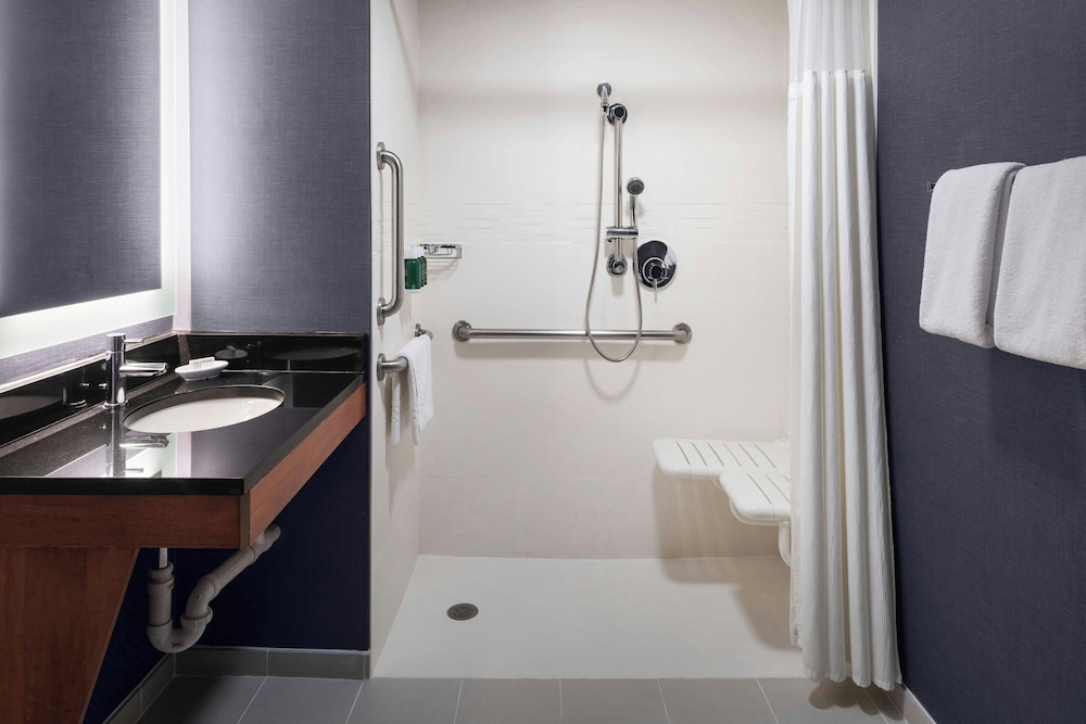 جناح بسرير كينج بغرفة نوم واحدة مع أريكة، RESIDENCE INN HOUSTON TOMBALL 5/7