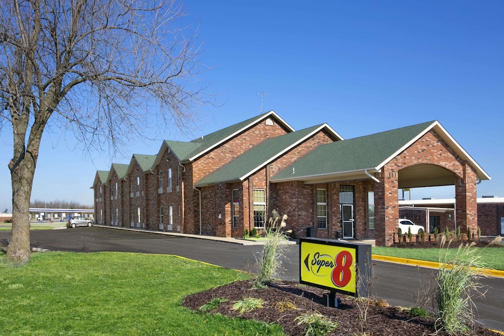 Super 8 by Wyndham Strafford/Springfield Area 1/36