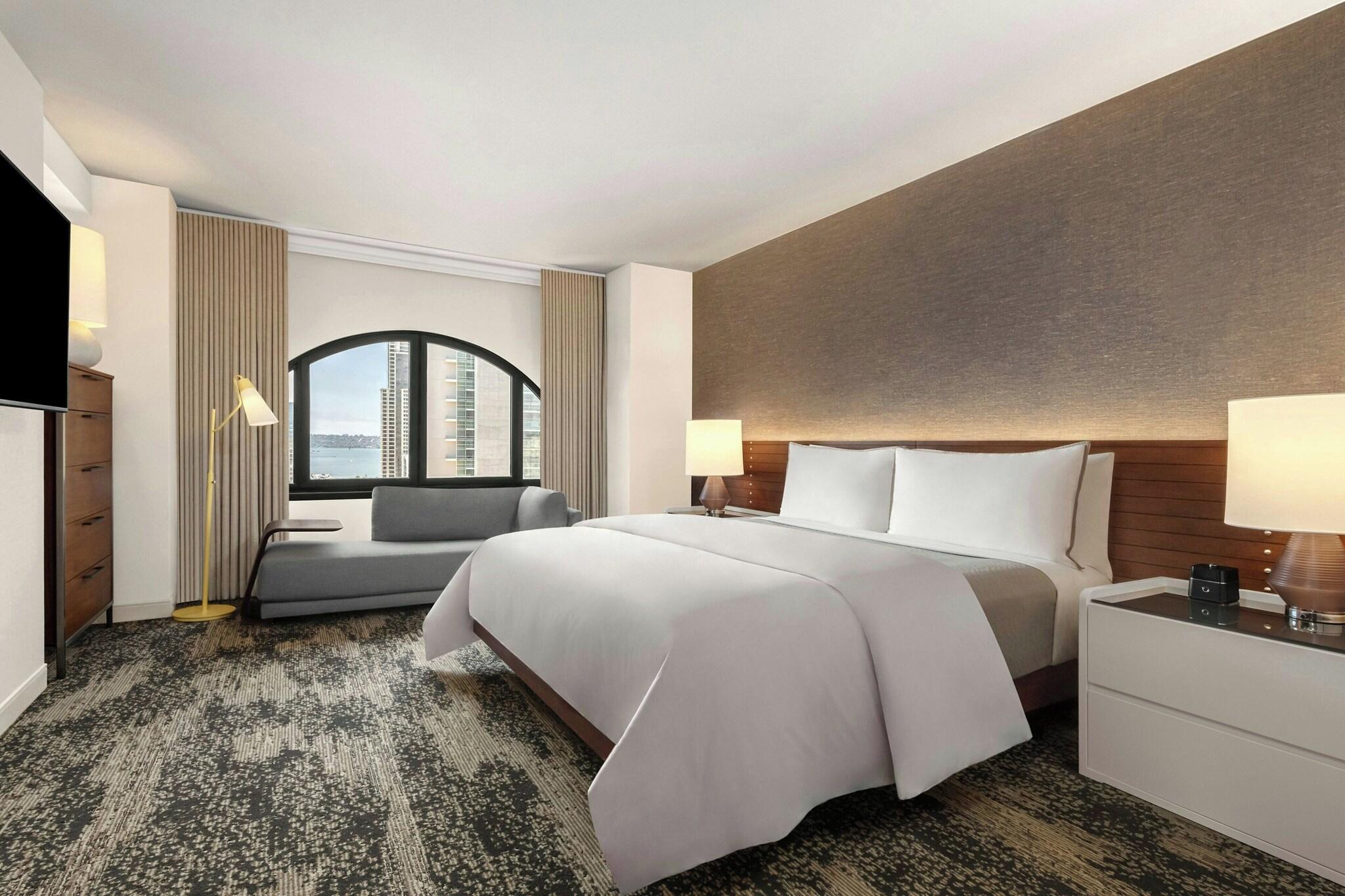 Suite, Bay View