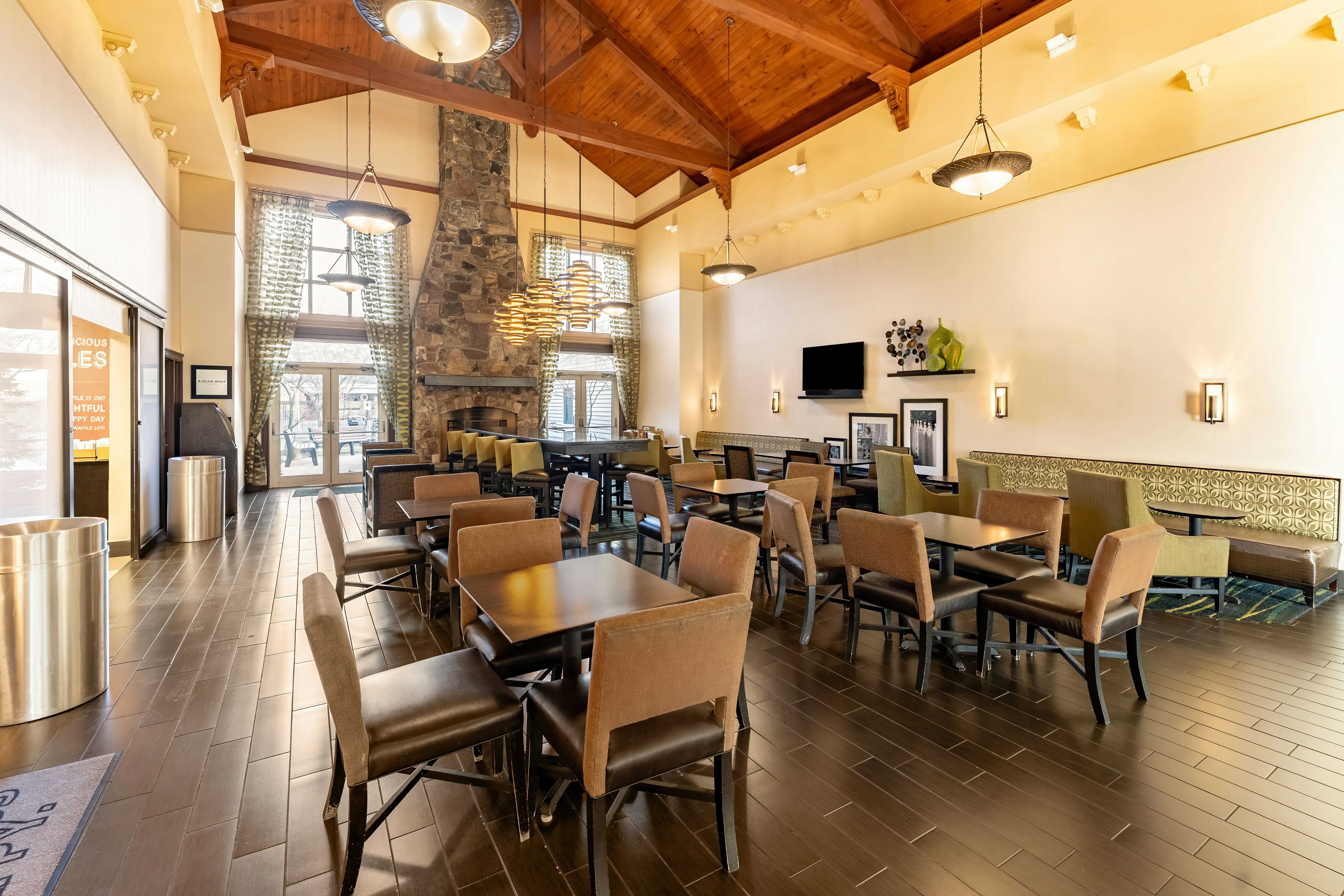Hampton Inn Suites Newtown 46/57