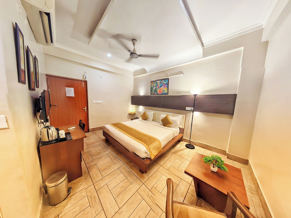 Elite Suites Mint Gomti Nagar 12/50