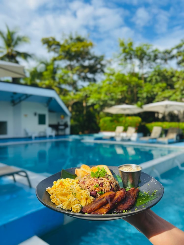 Cocomar Beachfront Hotel Island Resort 28/65