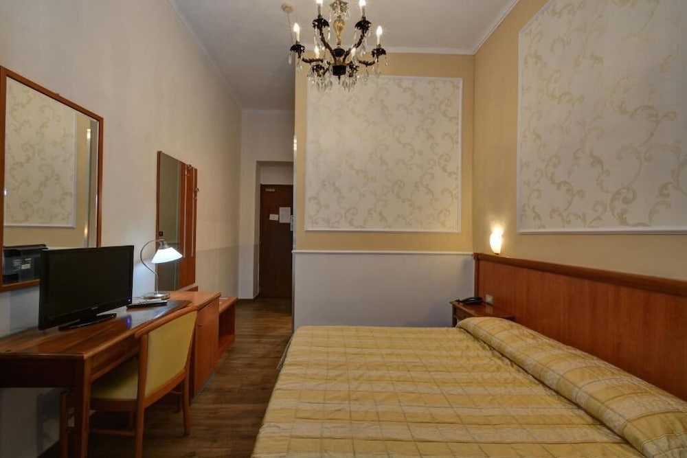 Hotel Universo 4/36