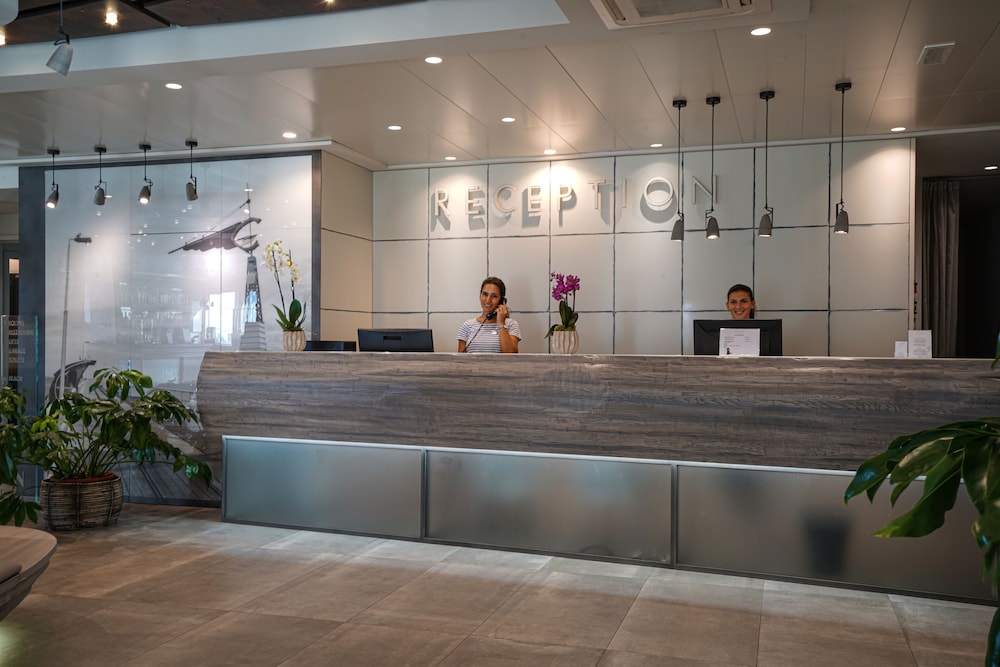 Nautilus Family Hotel 6/50