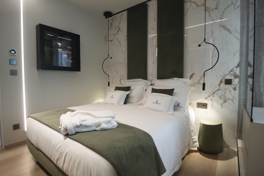 Tritone Luxury Suites 13/30