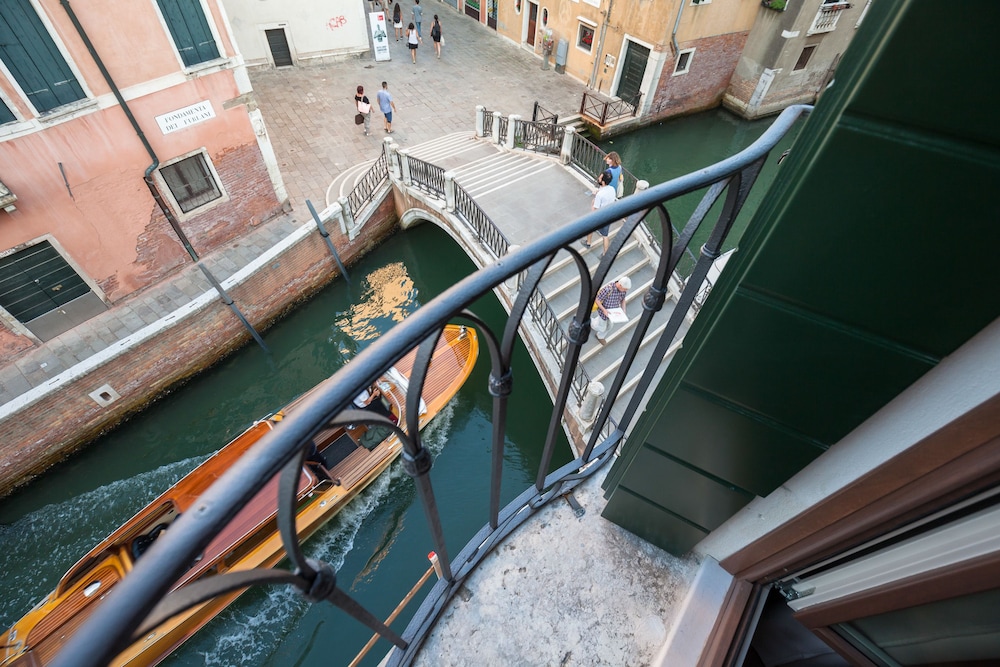 LIASSIDI WELLNESS SUITES 26/46