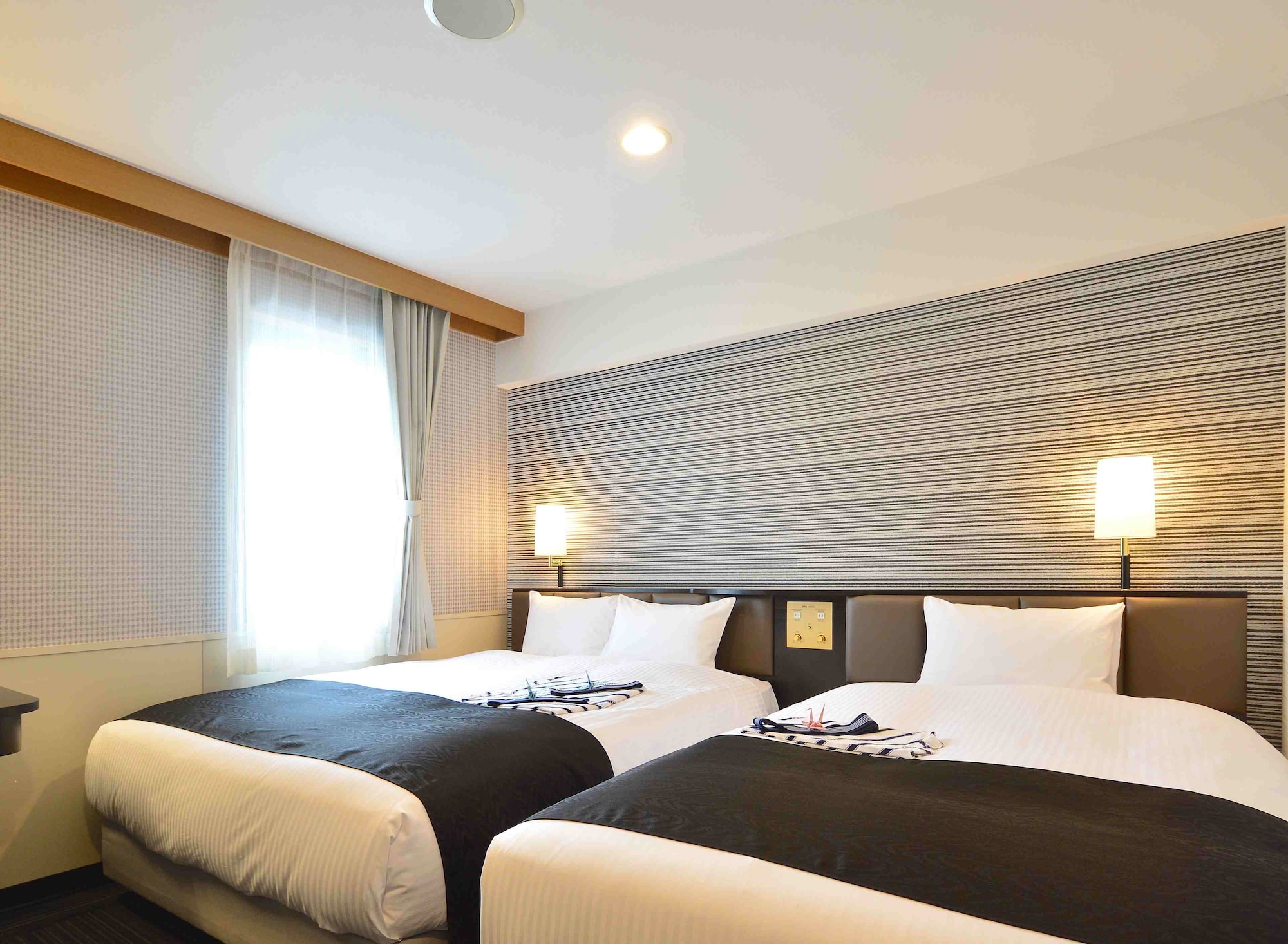 ROOM, TWIN BEDS, SMOKING
