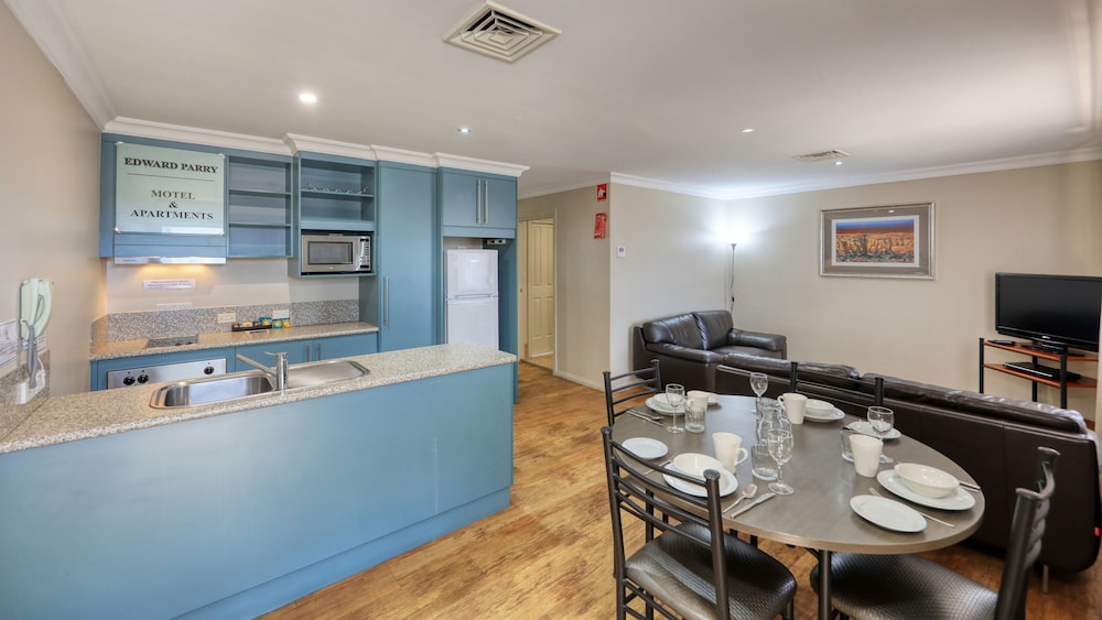 Edward Parry Motel & Apartments 42/57