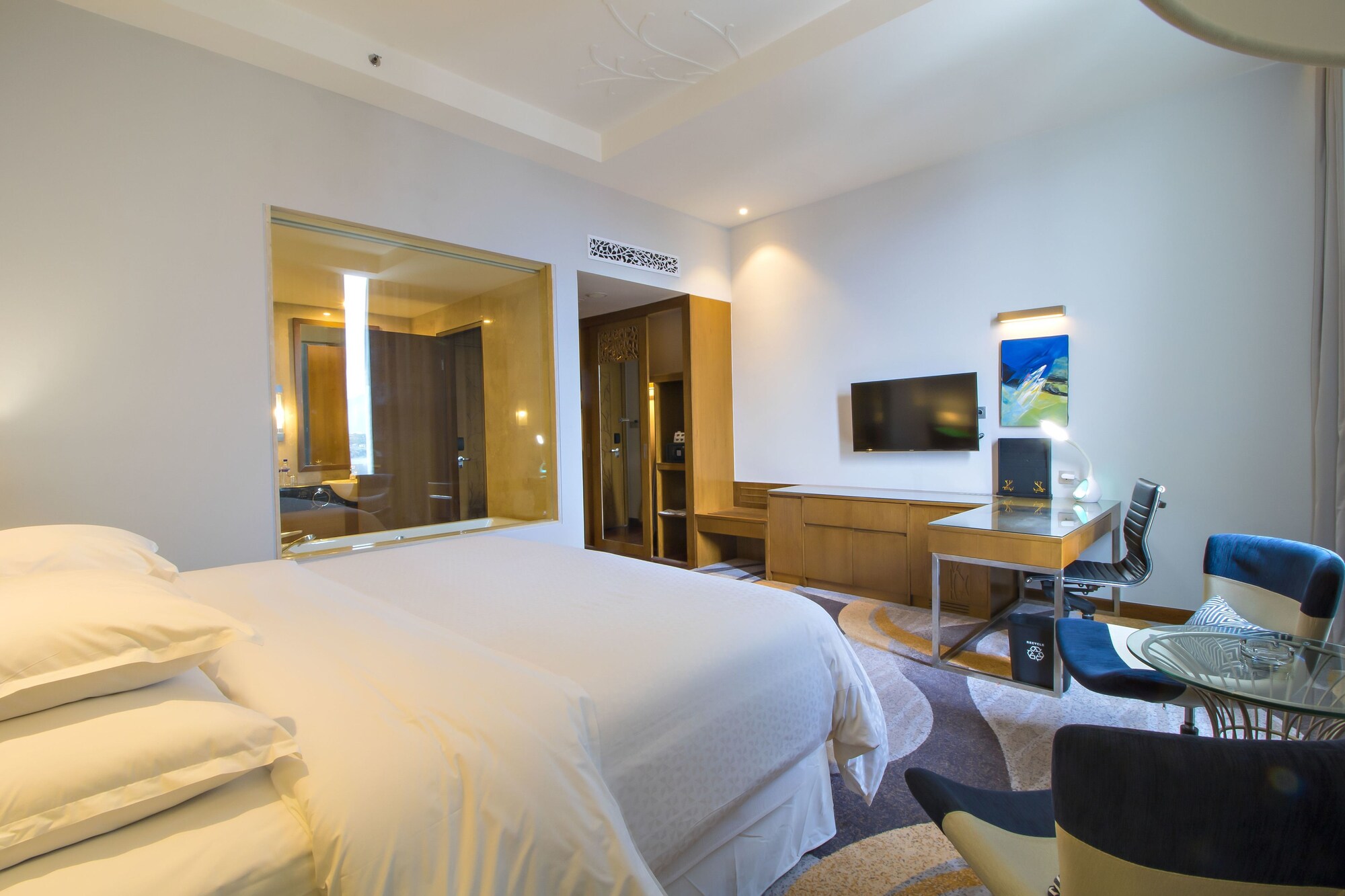 جناح بسرير كينج بإطلالة على المدينة، FOUR POINTS BY SHERATON MANADO 2/7