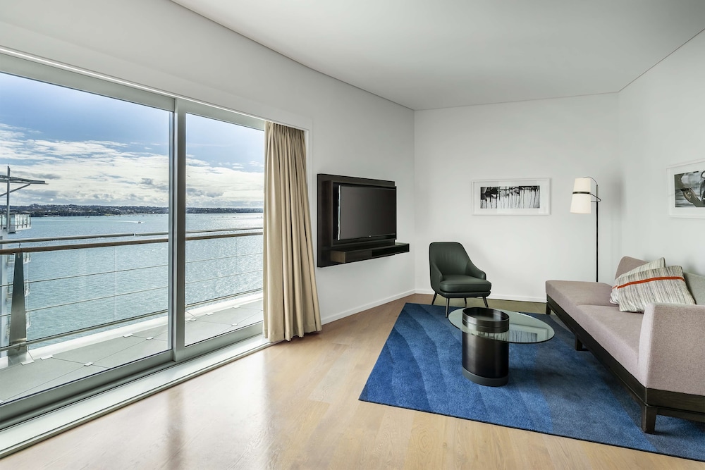 Hilton Auckland 27/78