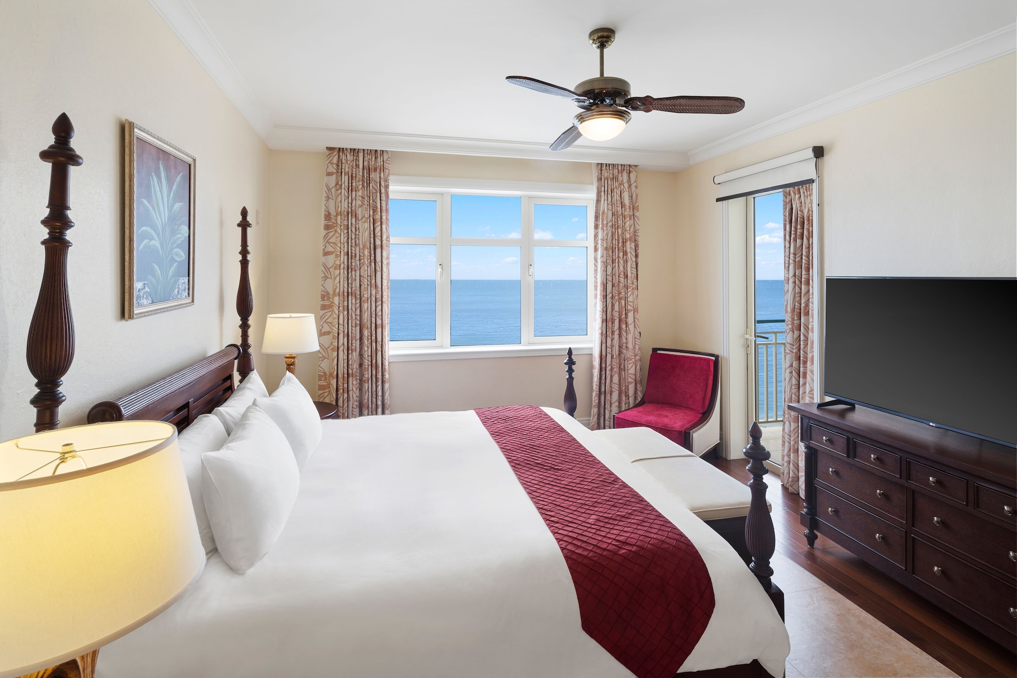 1 Bedroom, Suite, King Bed, Ocean Front, Sofa