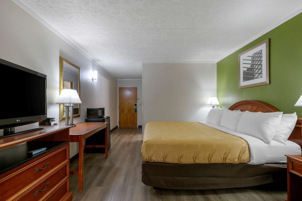 Efficiency, King Bed, Accessible
