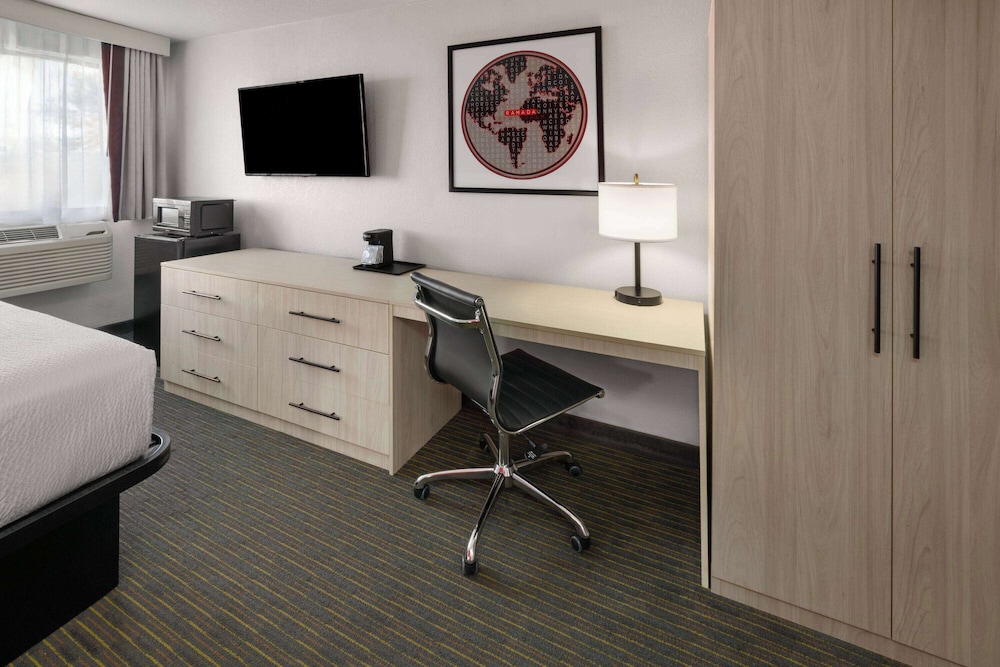 SYLO Hotel Denver Airport, a Ramada by Wyndham 44/57