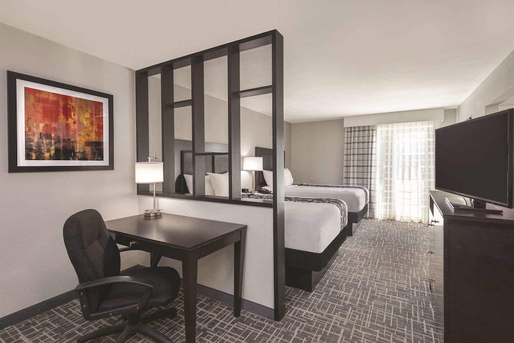 La Quinta Inn & Suites by Wyndham Atlanta Airport South 18/47