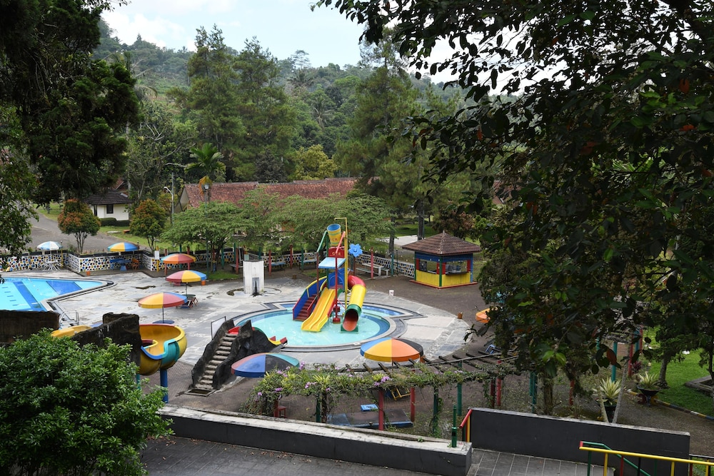 Grand Cempaka Resort Hotel Powered by Archipelago 42/49