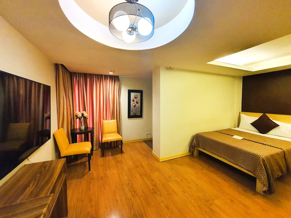 Festive Hotel Makati 25/60