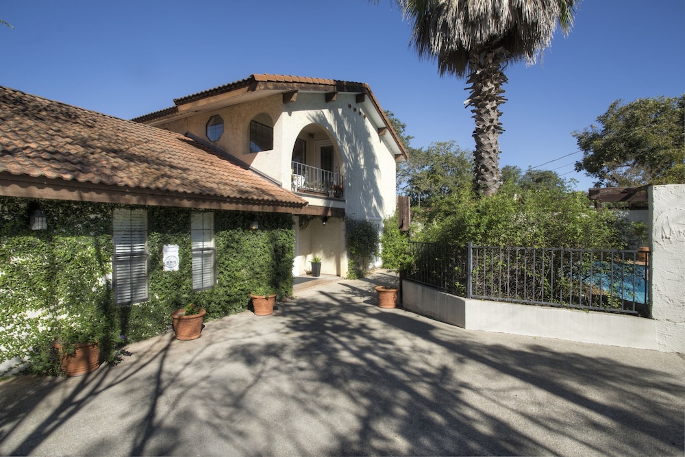 The Lakehouse Bed & Breakfast 35/46