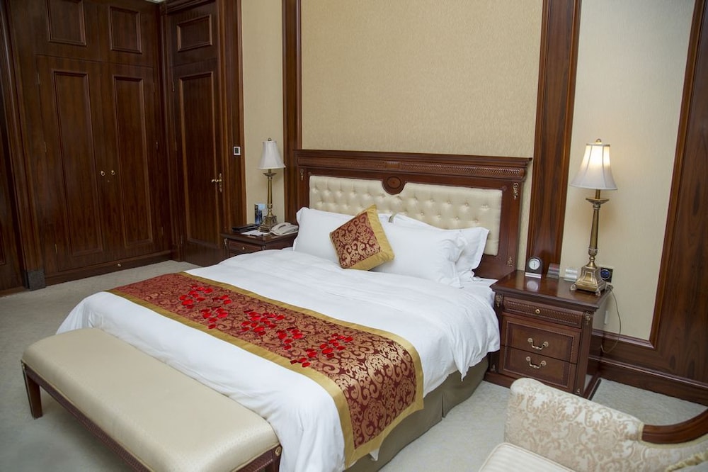 Gladden Hotel Jiangmen 7/61