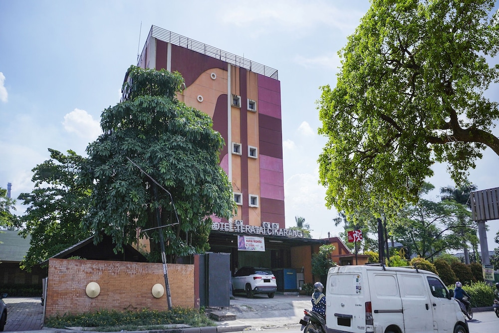 Collection O Cikarang Near Water Boom Lippo Cikarang Formerly Hotel Teratai in CIKARANG