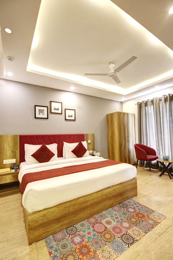 Saltstayz Hotel Huda City Center 12/49