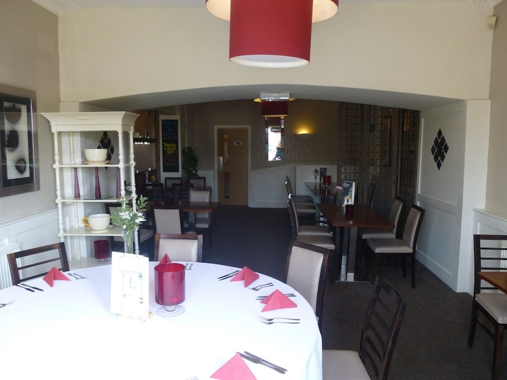 The Lawns Hotel 23/39
