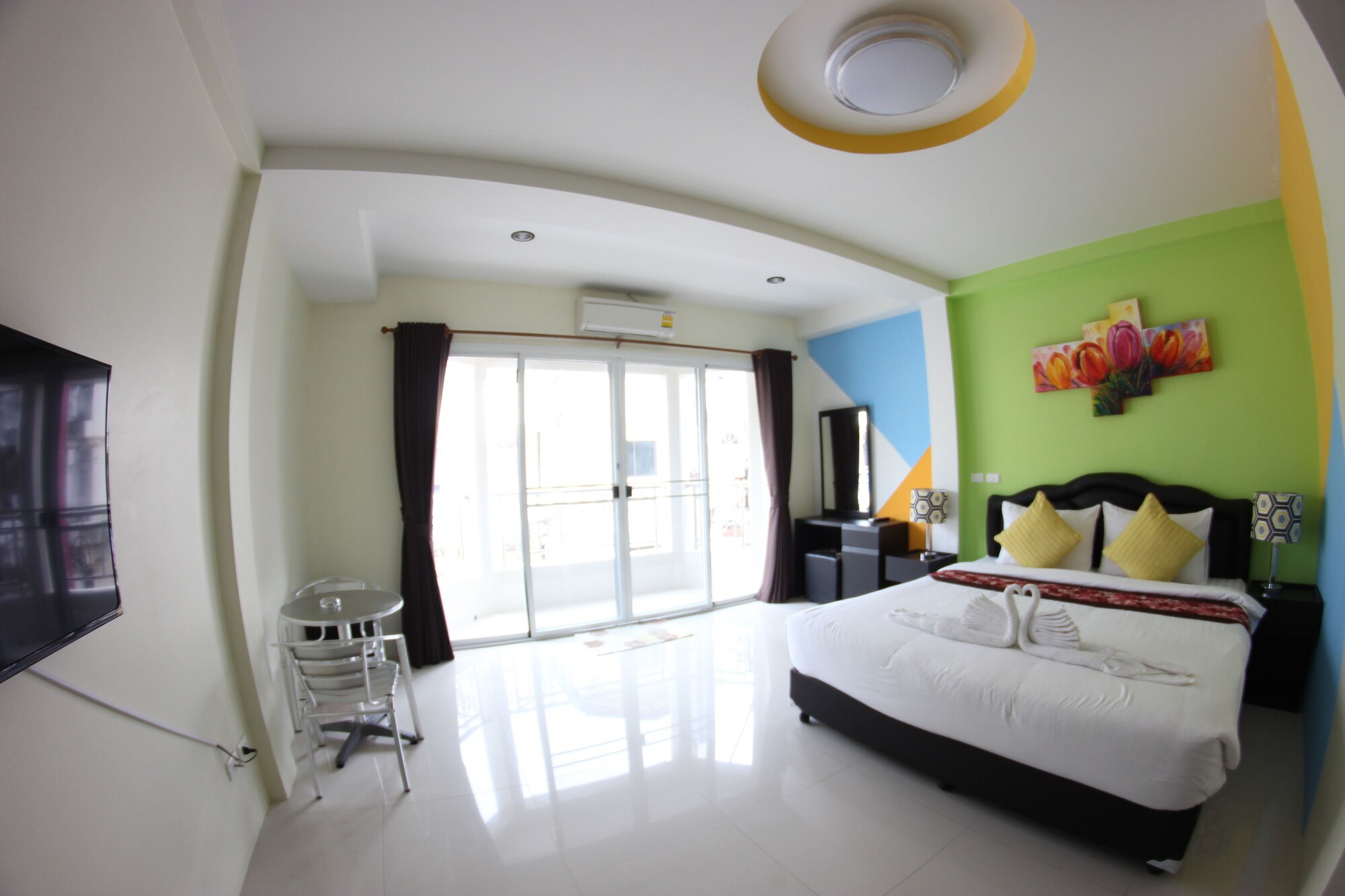 SUITE, KING BED, SOFA, BALCONY