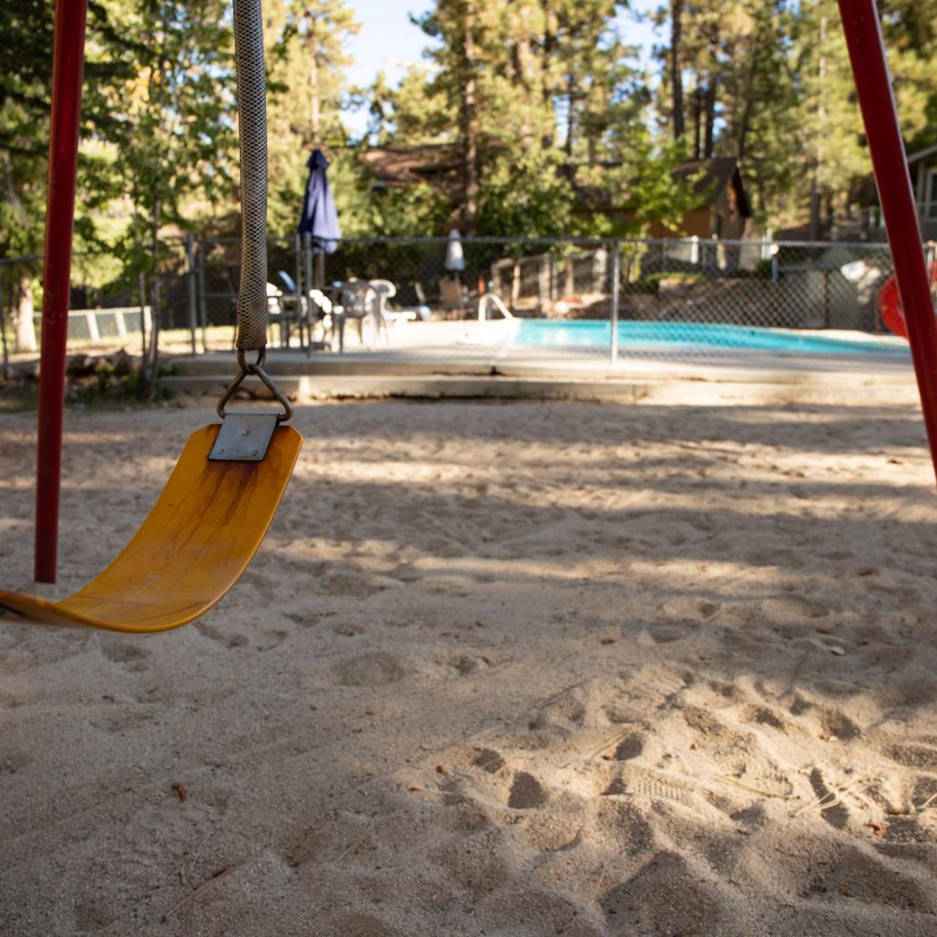 Sunrise Lakefront Family Cabin by Big Bear Vacations 9/39
