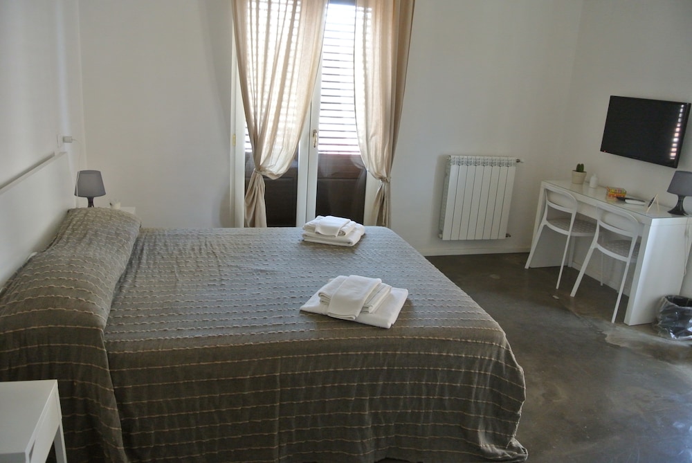 PALERMO ROOMS 12/42