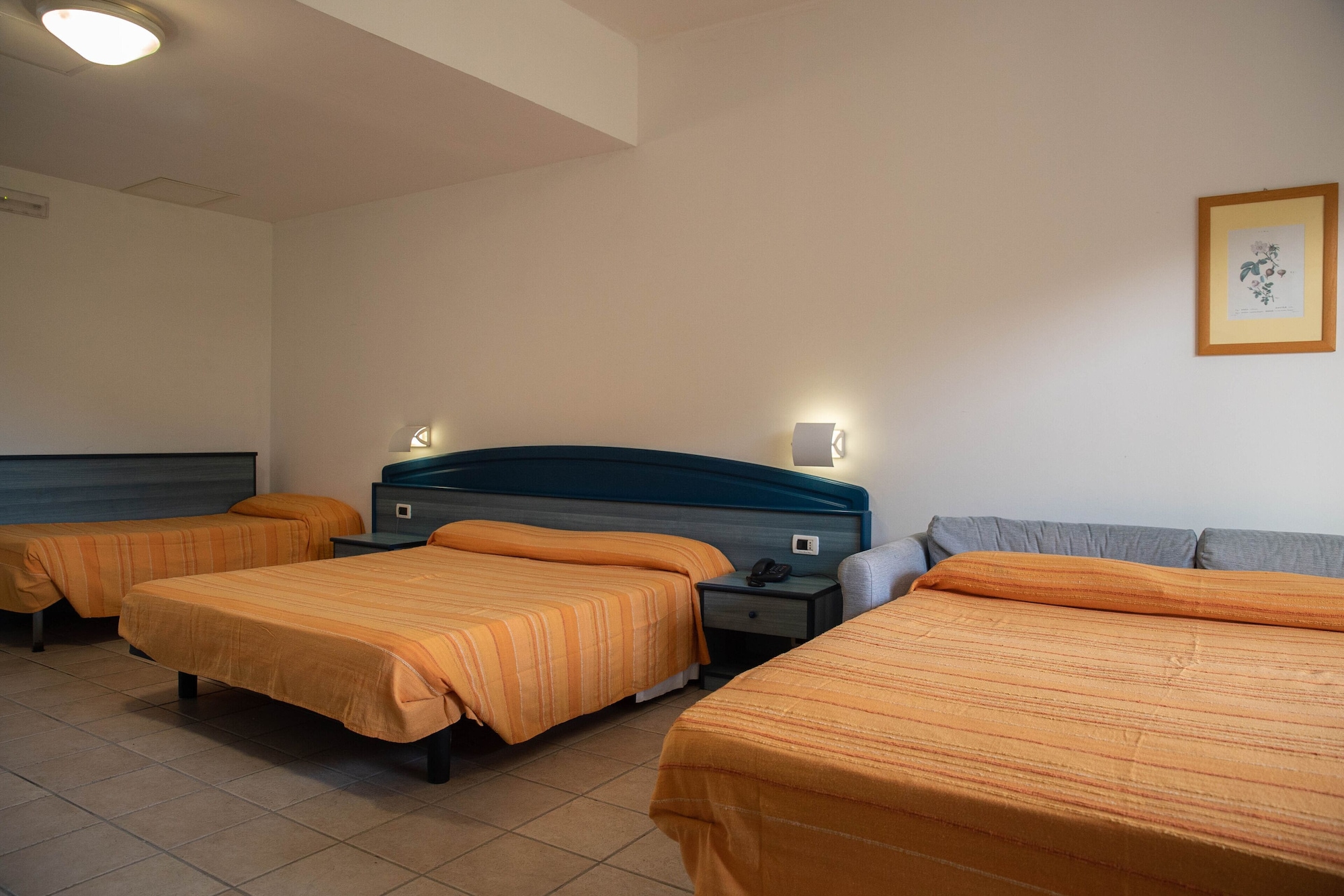 Family Suite, 1 Queen and 1 Single Bed, Sofa