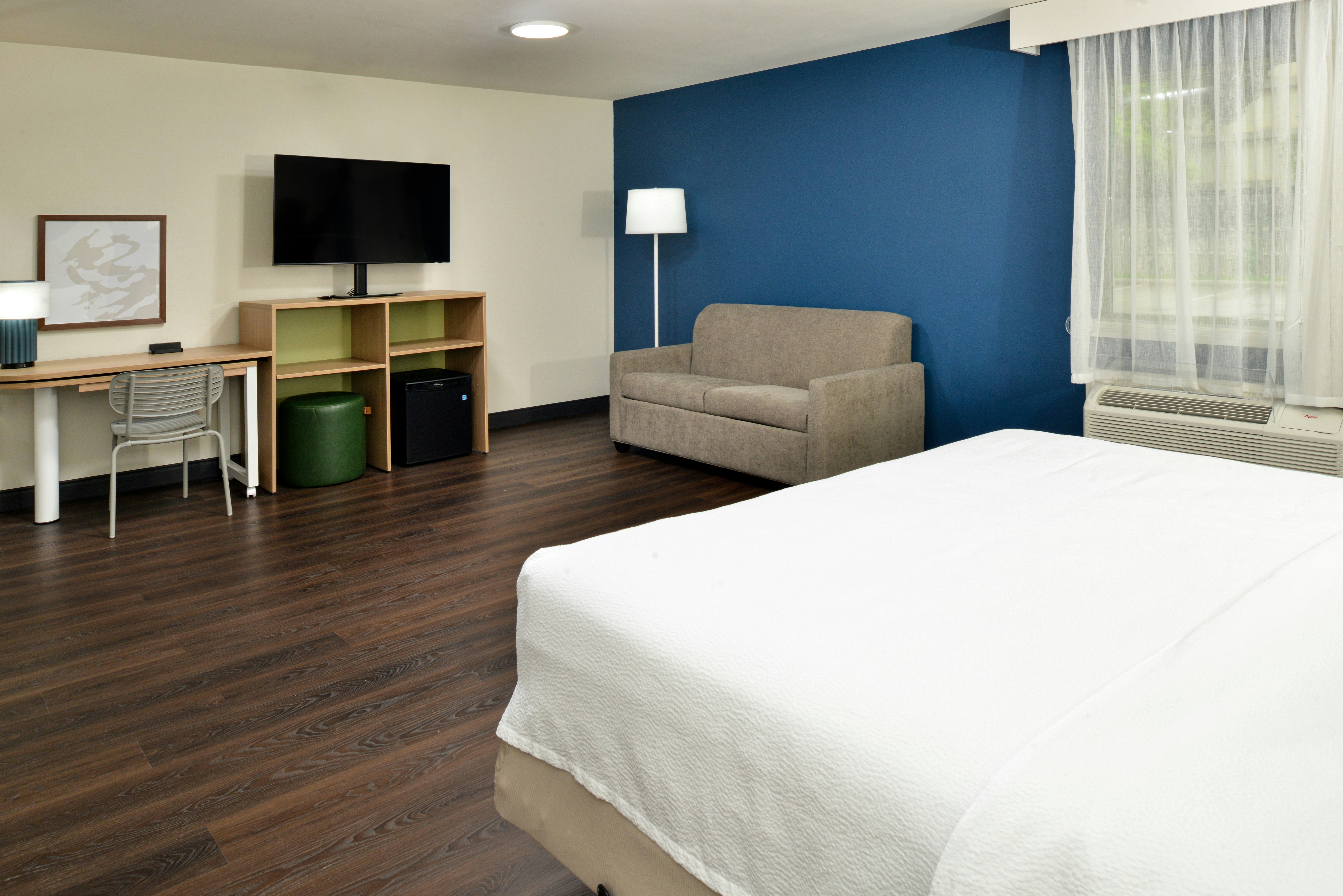ROOM, KING BED, SOFA, ACCESSIBLE
