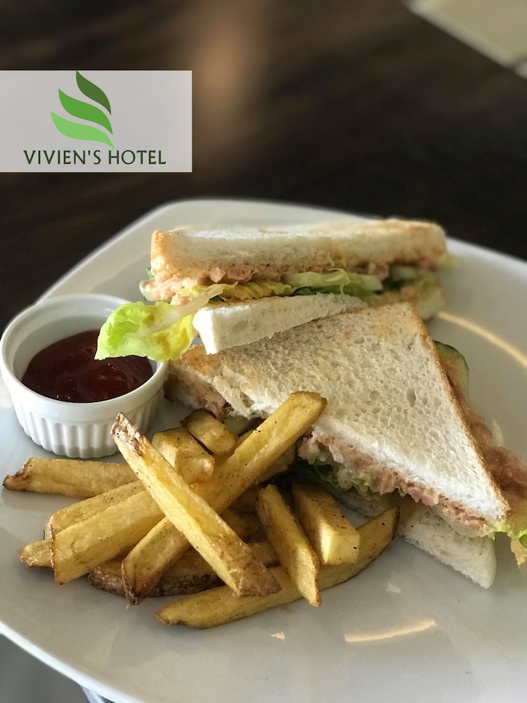Vivien's Hotel 30/51