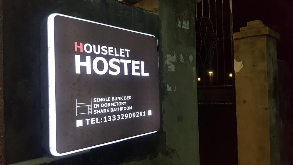 Houselet Hostel photo2