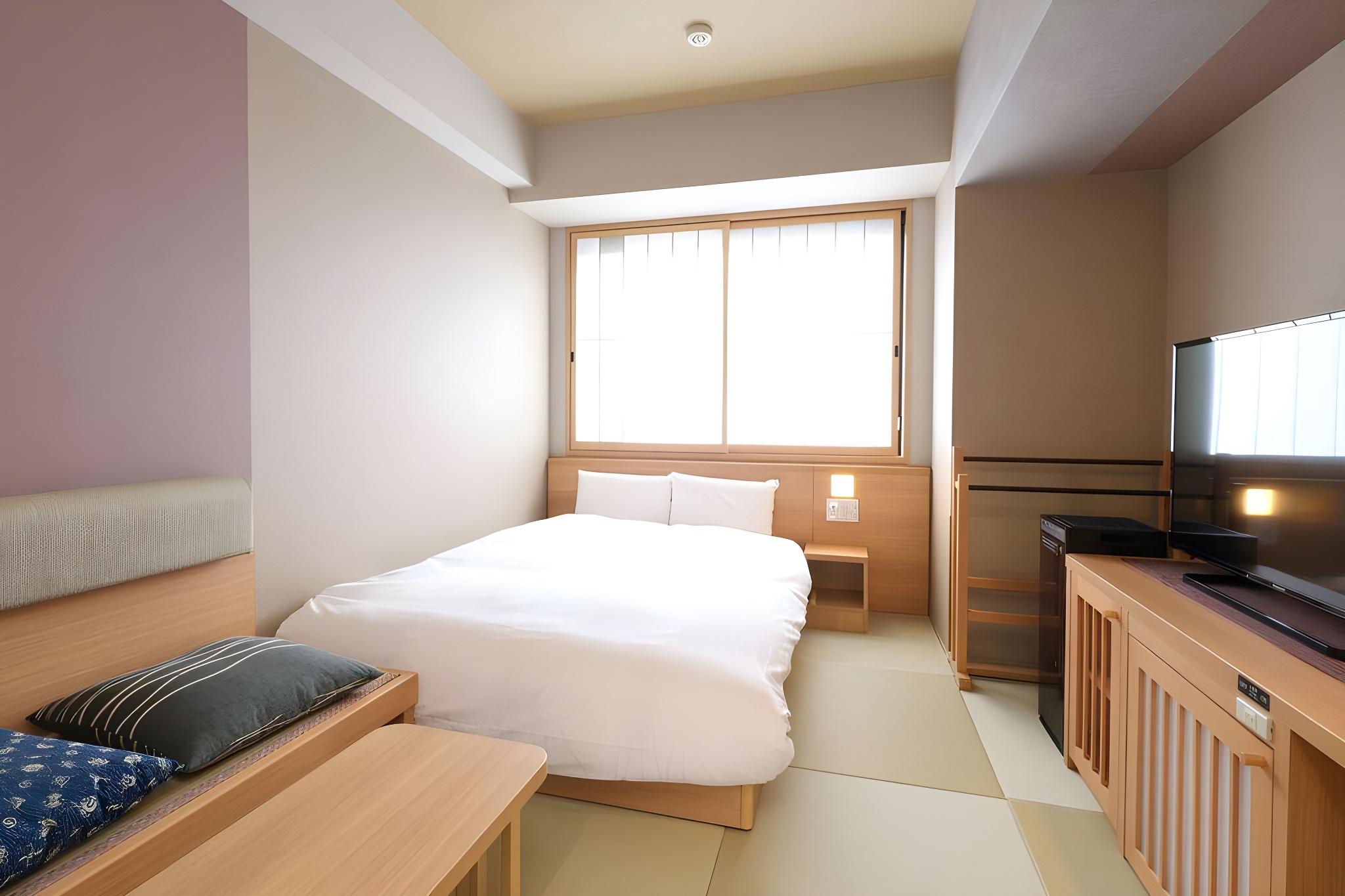 Standard, Queen Bed, No Cleaning Services