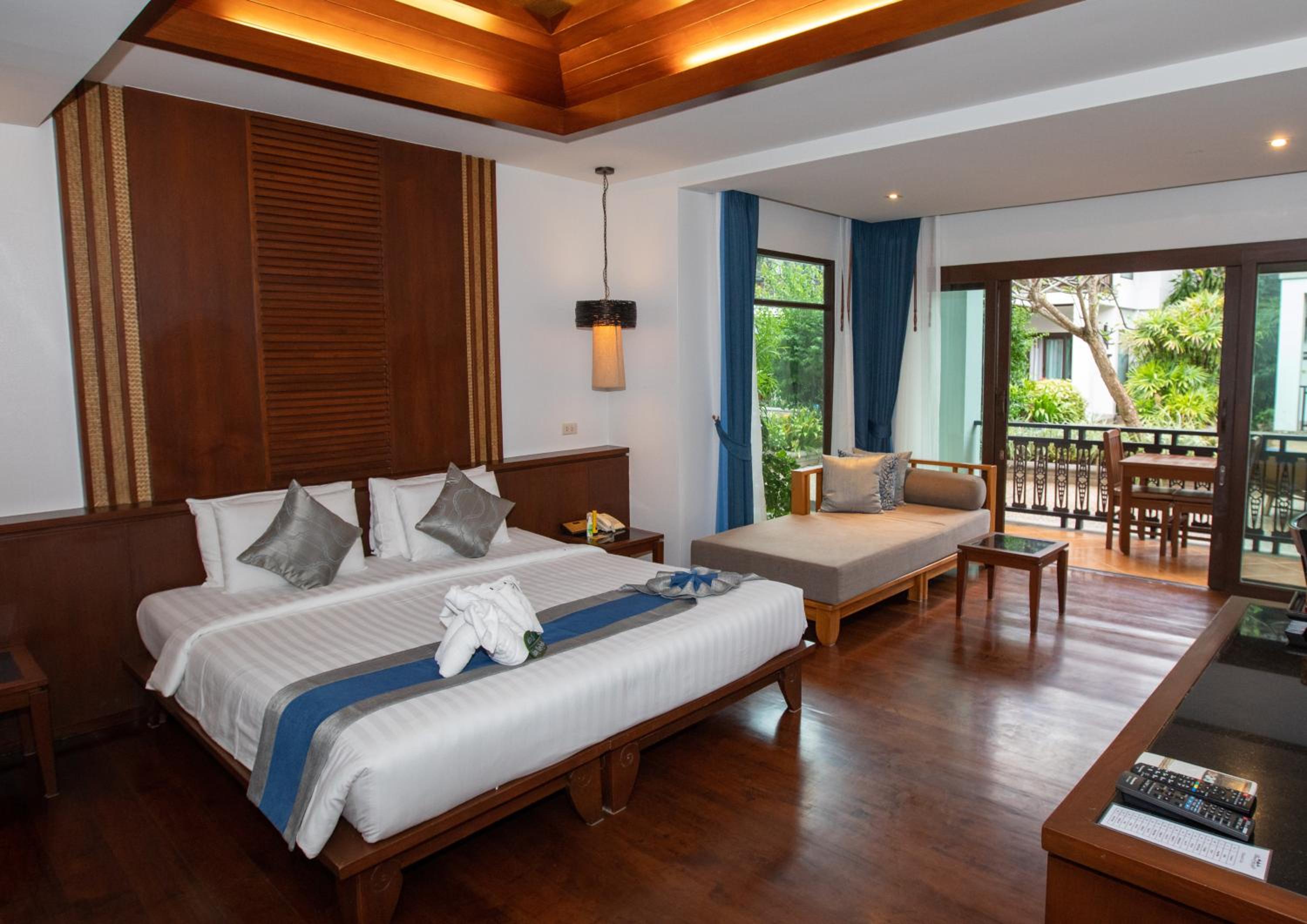 Deluxe, King Bed, Pool Side, Sofa