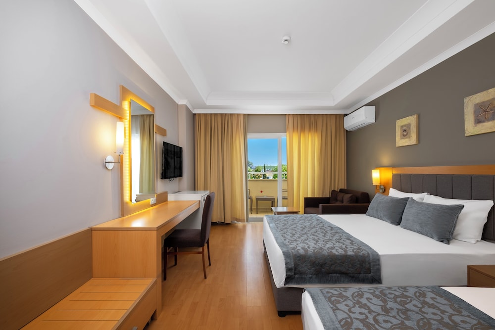 Standard, Murphy Bed, Pool View, Balcony