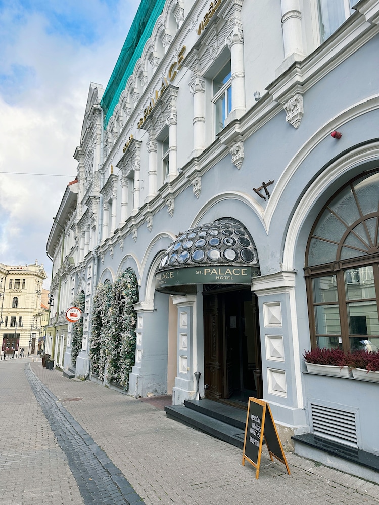 St Palace Hotel 65/73