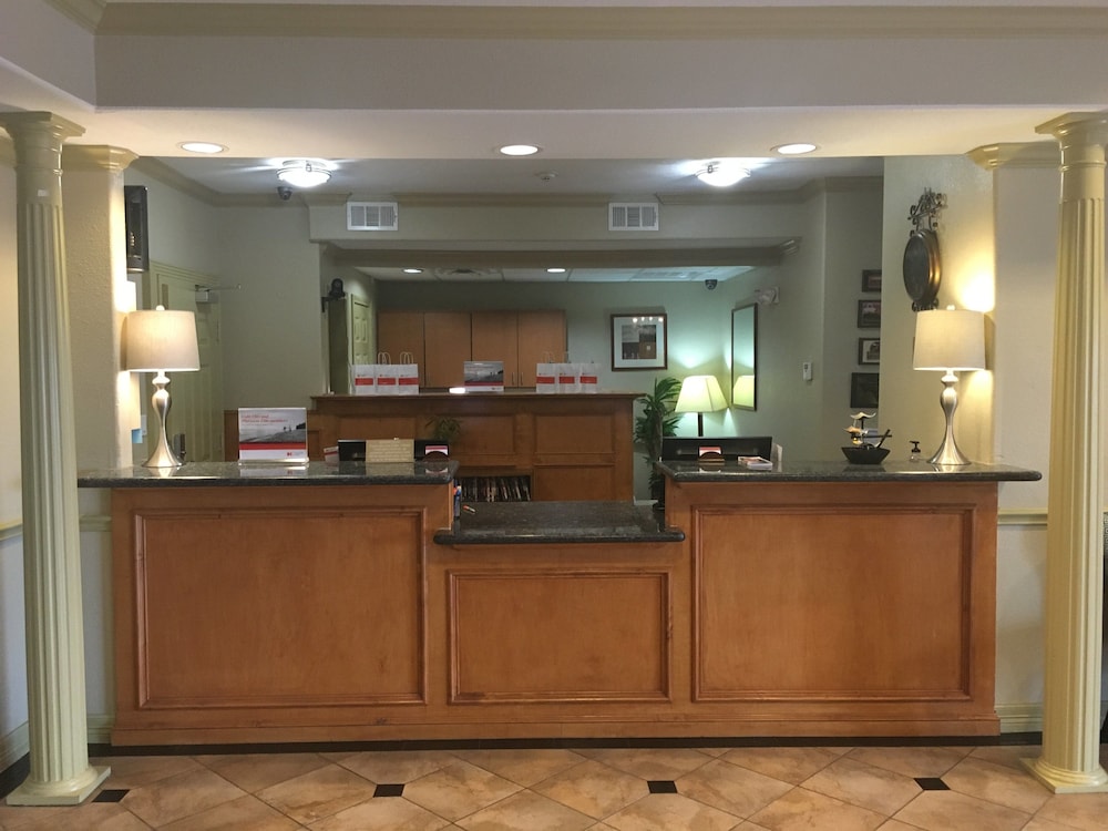 Candlewood Suites La Porte 8/40