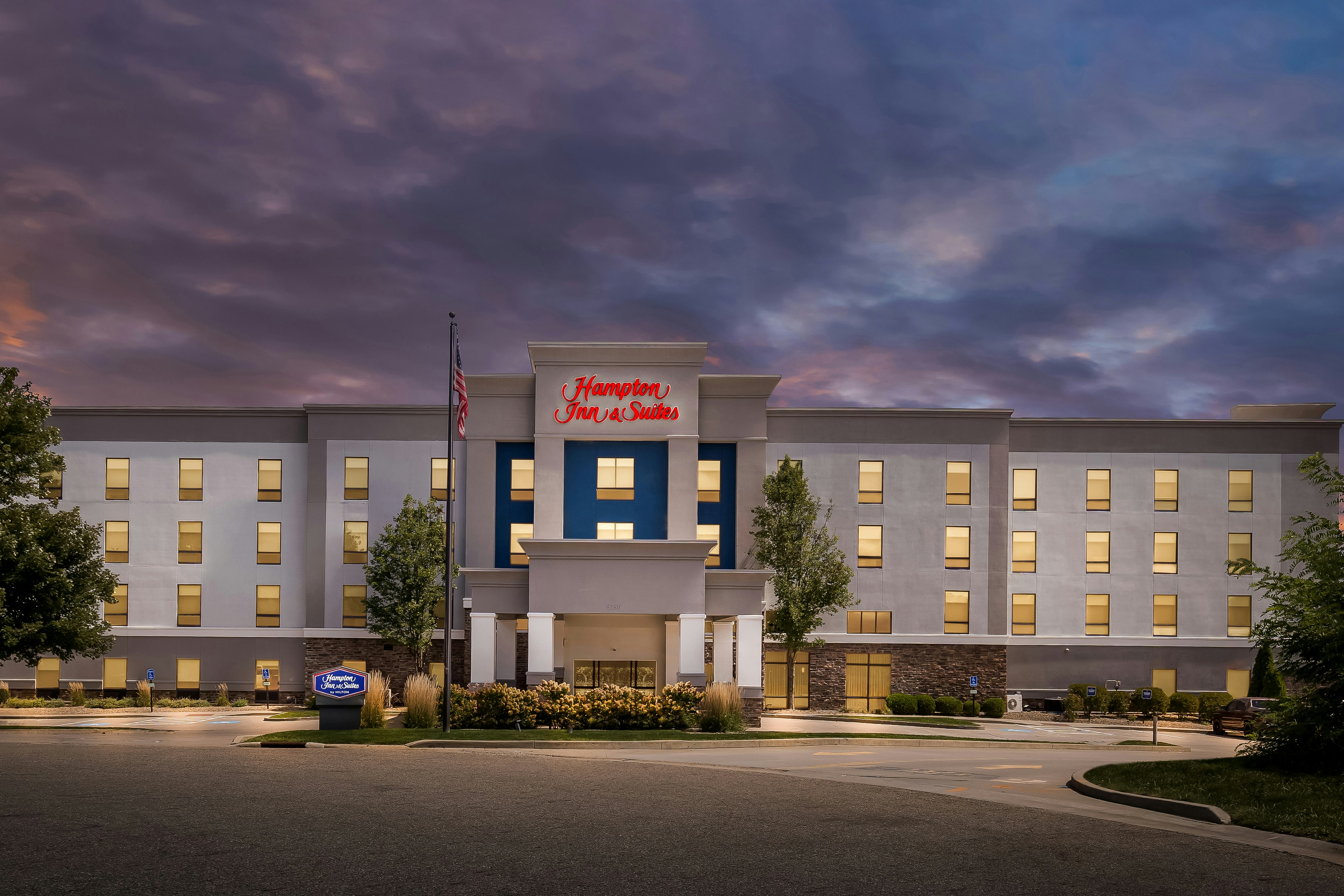 Hampton Inn & Suites Canton 4/54