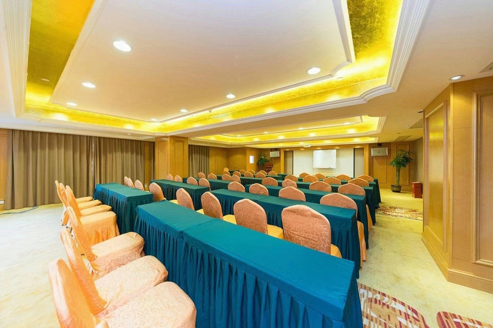 Vienna International Hotel (Shenzhen Fuyong Convention and Exhibition Center) 20/36
