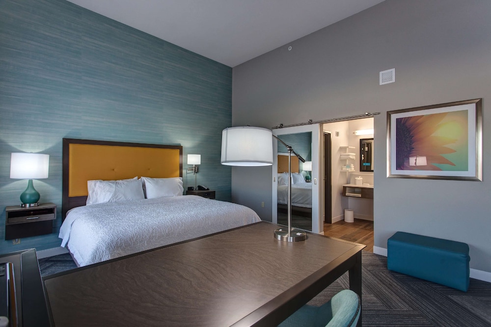 Hampton Inn Suites Wichita Airport Ks 13/35
