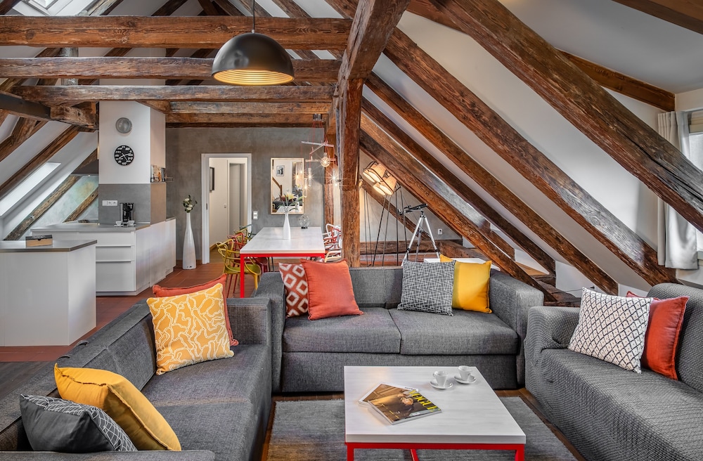 4 Arts Apartments by Adrez Living 21/52