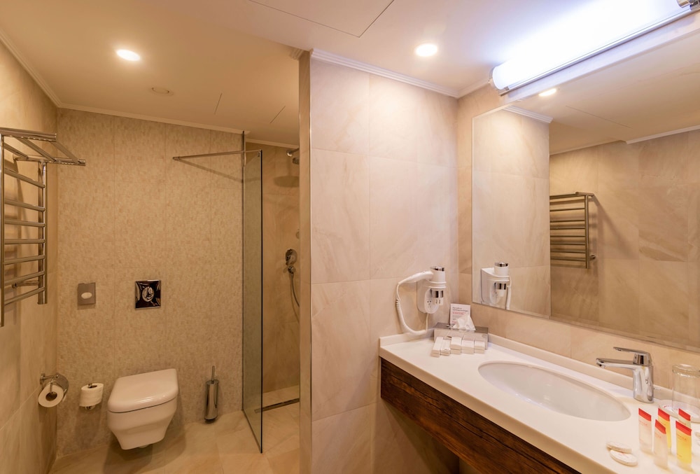 Ramada Hotel and Suites by Wyndham Yerevan 23/45