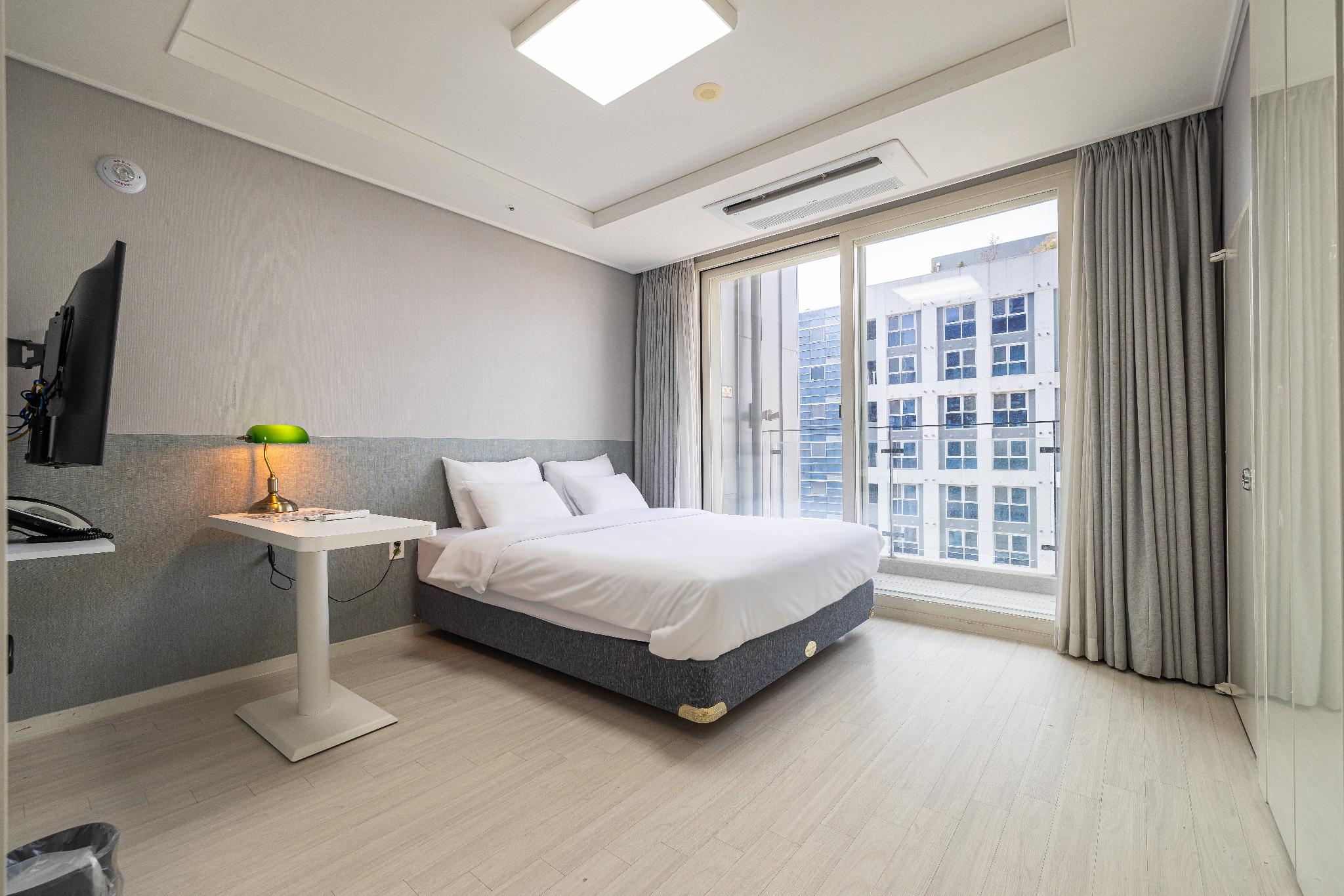 DELUXE, DOUBLE BED, BALCONY